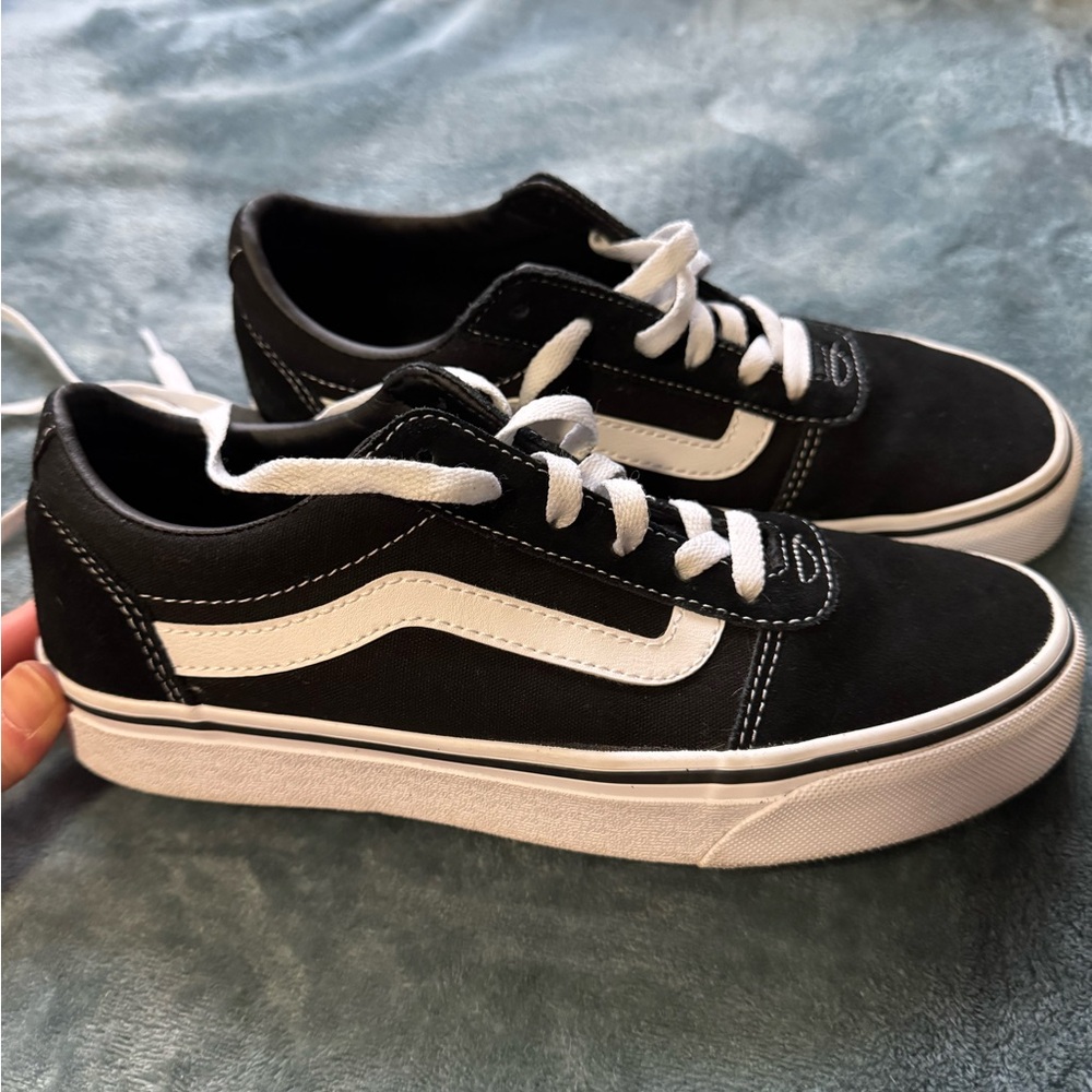 Women’s Vans Ward Lo Suede sneaker size 7